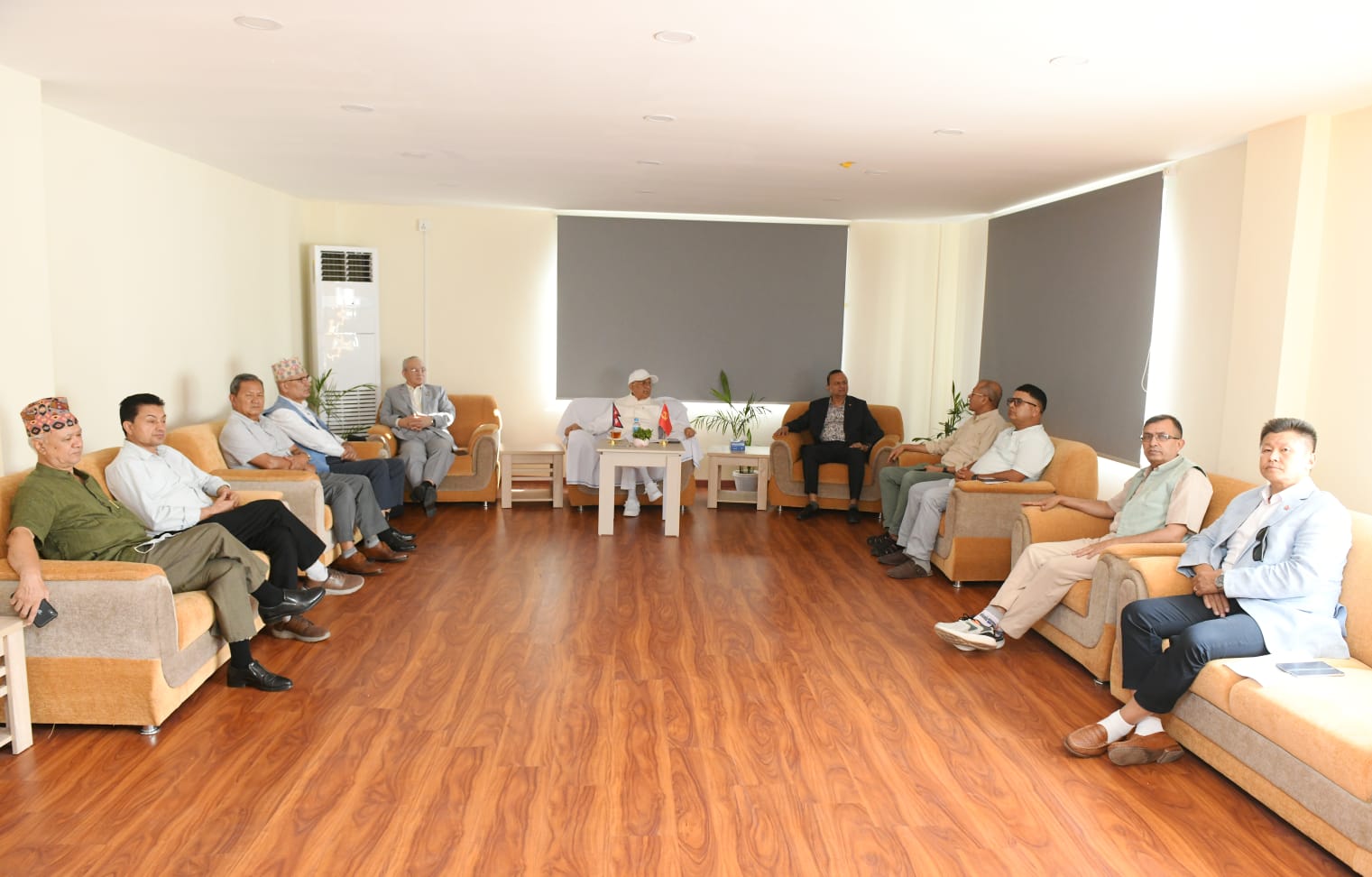 एमाले सचिवालयको आकस्मिक बैठक जारी (तस्वीरहरु) Uml Sachiwalaya Bhadau 10 4